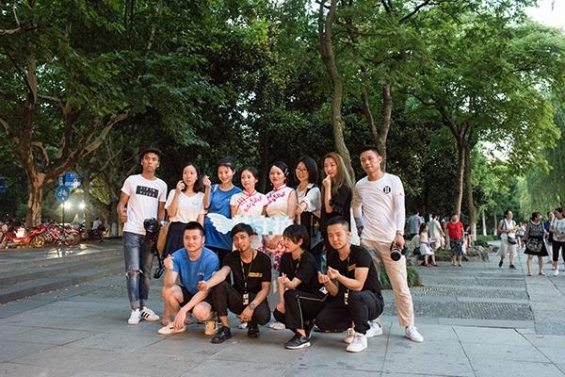  80后海归辞职做“圆梦公益” 帮重症孩子实现梦想