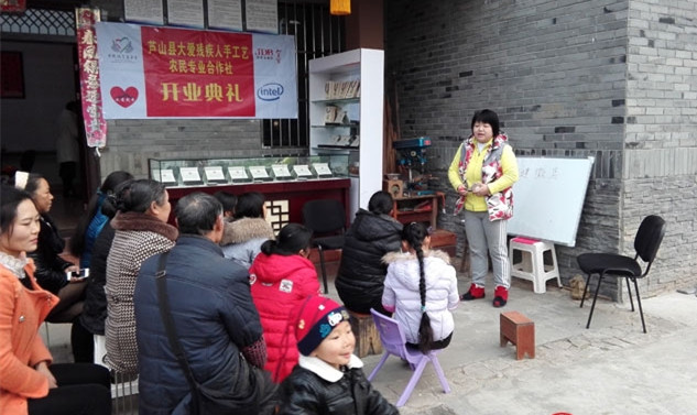 “最牛妈妈”真情写大爱 ——成都锦江区大爱武术文化传播中心理事长武雅迪的公益之路