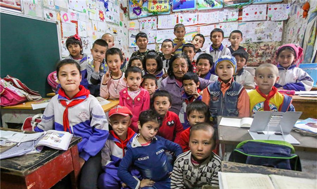 “拾荒老师”潘玉莲和她的2000个娃